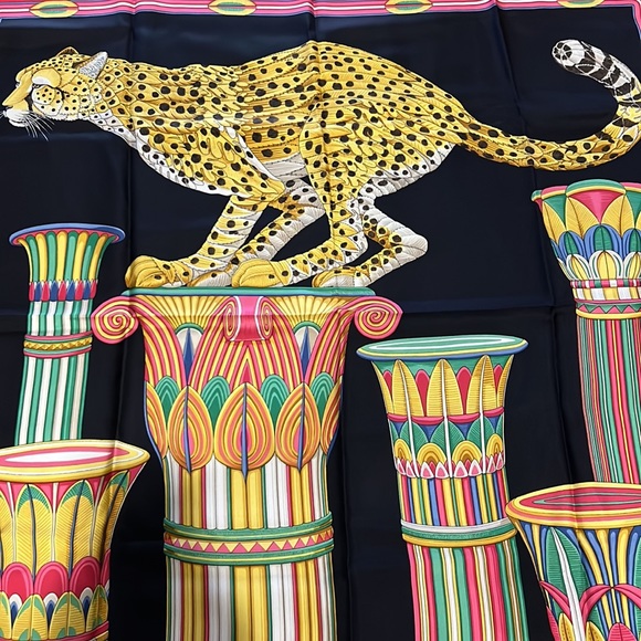 100% silk Salvatore Ferragamo scarf - Picture 3 of 5